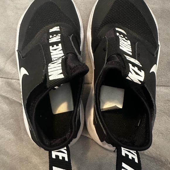 Nike Kids Black and White Sneakers - Picture 2 of 4